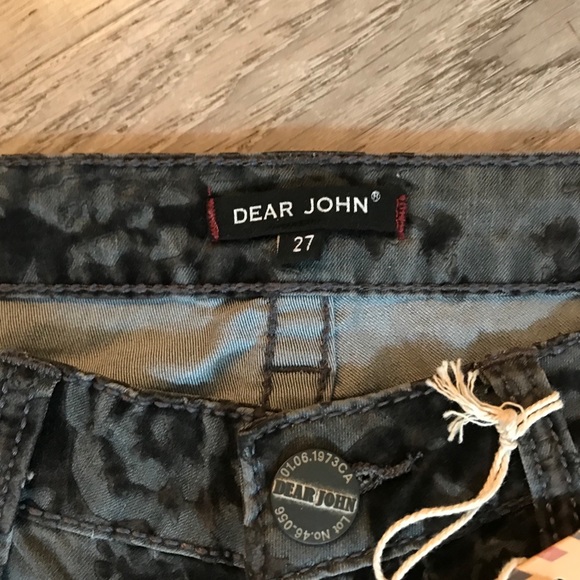 NWT black on gray velour floral detail skinnies. - Picture 6 of 7